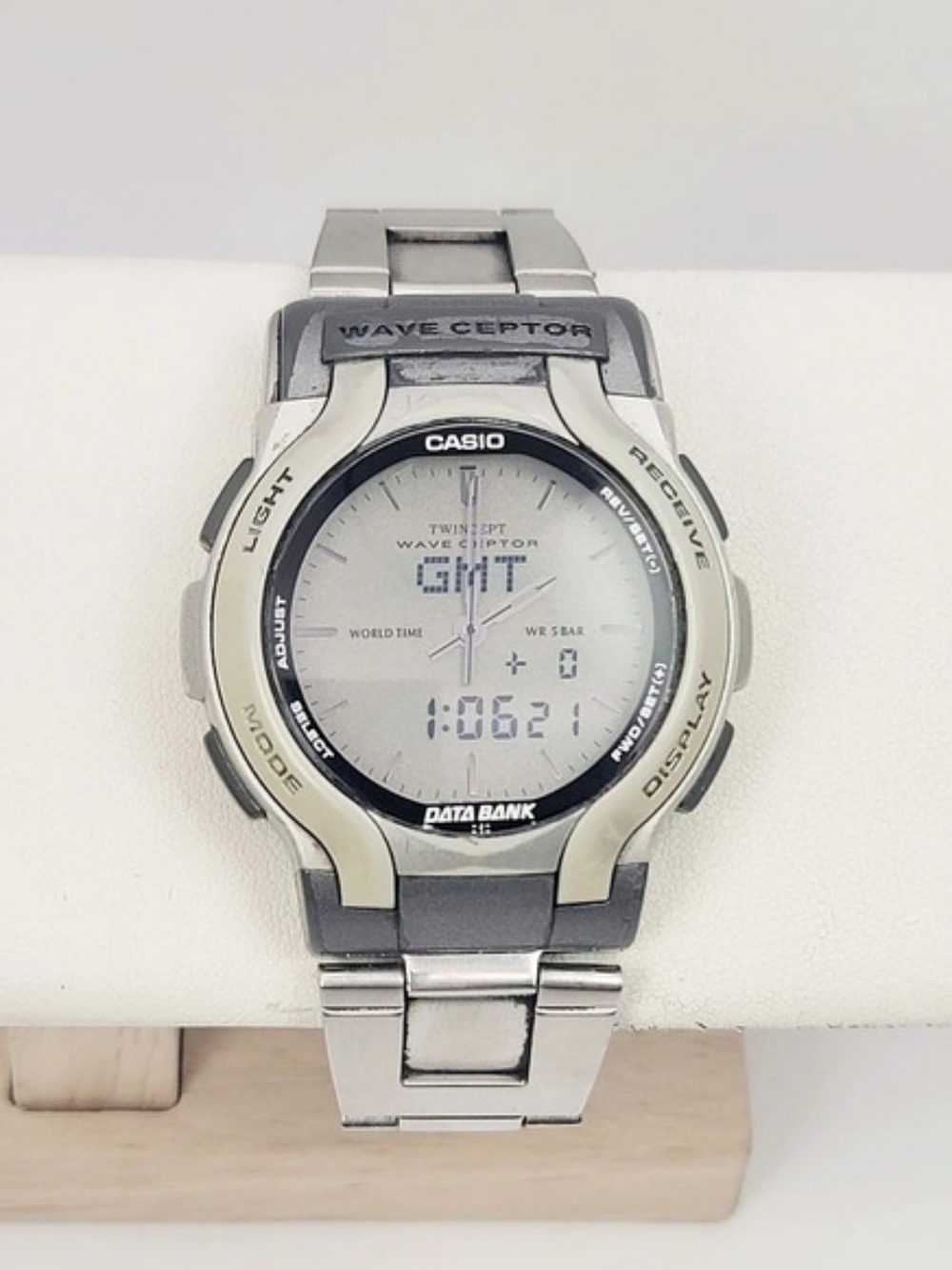 Casio WVA-200 Wave Ceptor Data Bank 2370 Twincept Ana-Digi World Time Watch